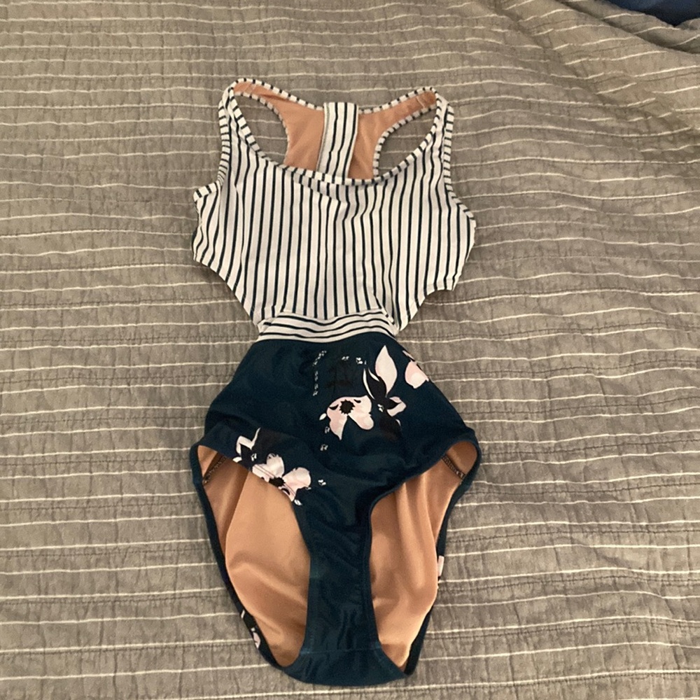 This is a green and white XS bathing suit